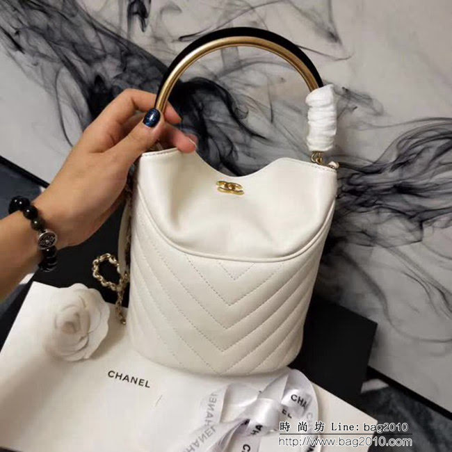 香奈兒CHANEL2018新款Chanel水桶包拼復古掉色五金手柄水染羊皮 DSC1011